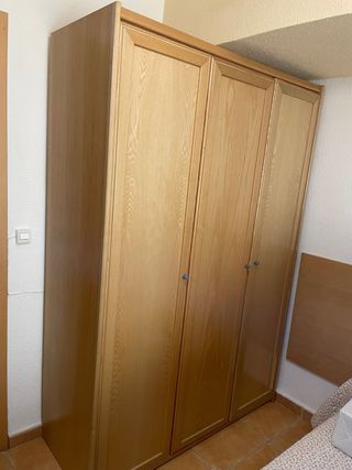 Habitacion juvenil en madera de fresno