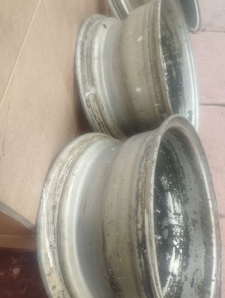 Llantas Mercedes 7 x 14 pulgadas.