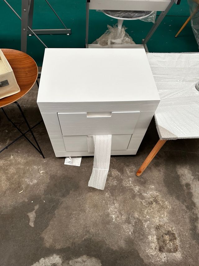 Mesita de noche banak