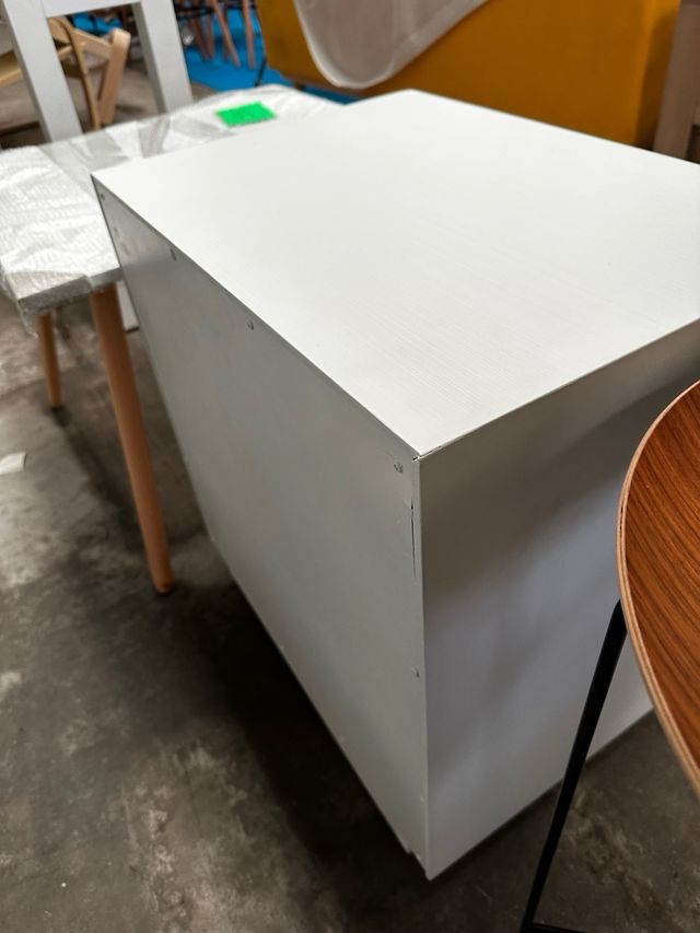 Mesita de noche banak