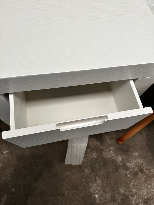 Mesita de noche banak