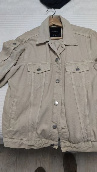 Cazadora vaquera color beige