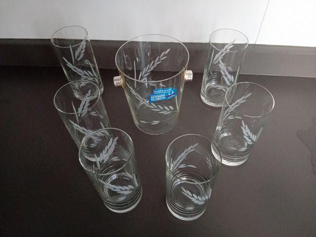 Cubierta con vasos de chupito