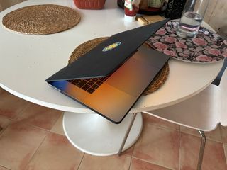 Macbook pro 15 inch 2018 nuevo 11 ciclos batteria