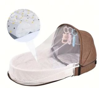 Cuna plegable con colchón y mosquitera.NUEVA.BEIGE