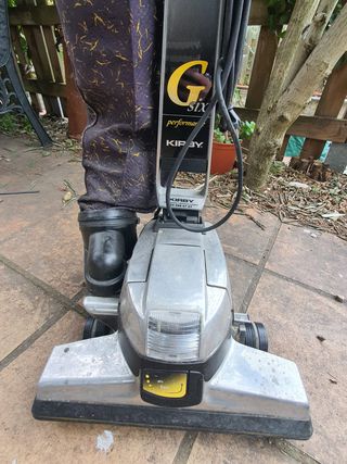 Aspiradora Kirby G Six con varios accesorios