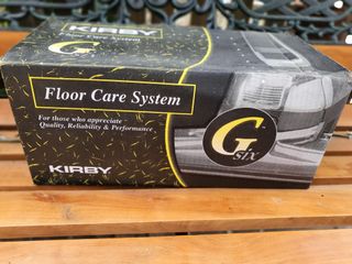 Aspiradora Kirby G Six con varios accesorios