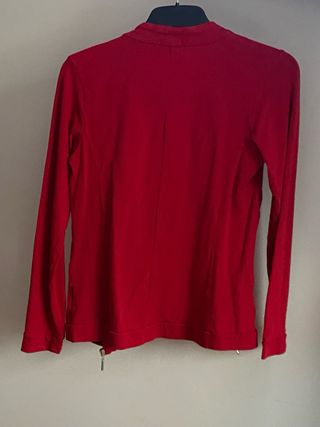Chaqueta roja con cremallera