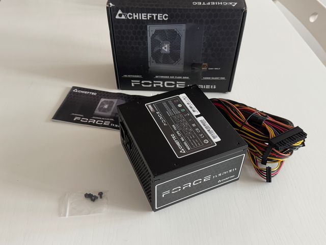 Fuente de alimentación Chieftec CPS-750S 750W