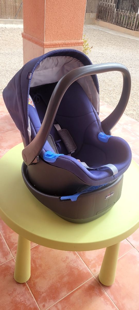 MAXICOXI Chicco con soporte para coche.