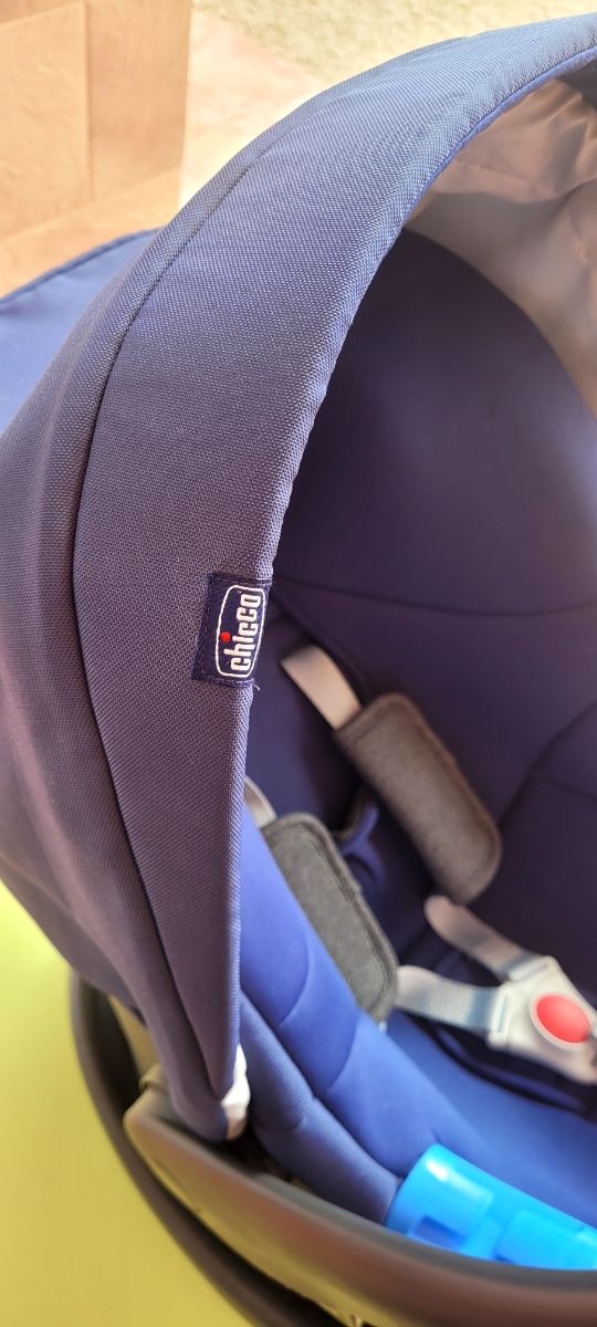 MAXICOXI Chicco con soporte para coche.