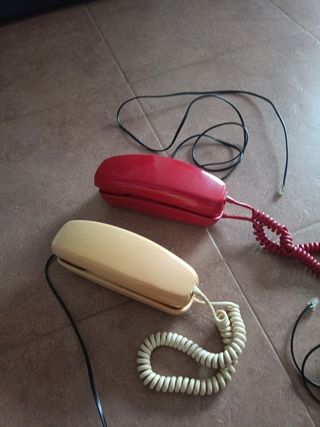 2 teléfonos vintage gondola
