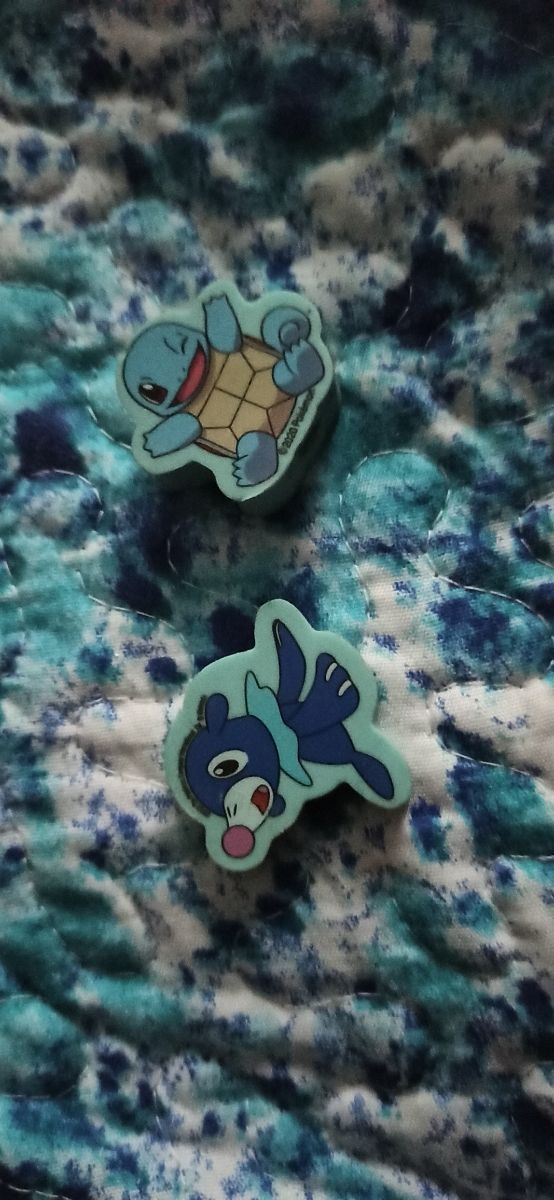 Pokemon Scraggy non aperto e altro