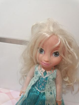 NIÑAS:MUÑECA ELSA DE FROZEN CON MÚSICA 