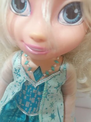 NIÑAS:MUÑECA ELSA DE FROZEN CON MÚSICA 