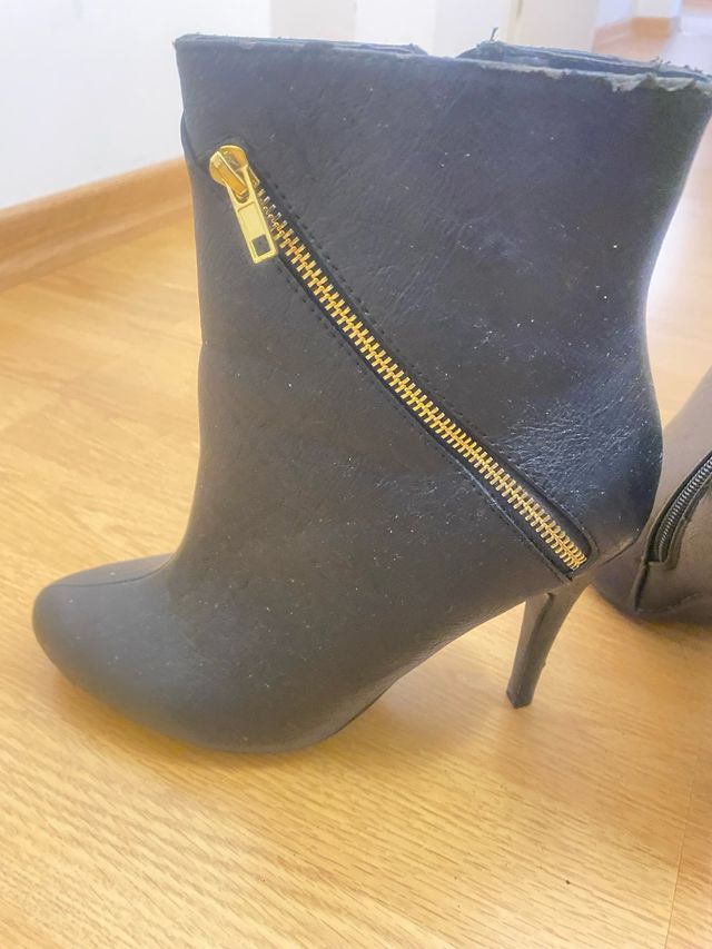 Stivaletto nero in pelle