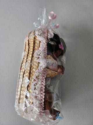 Muñeca en su cuna para regalar