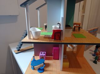 Casa de muñecas de madera