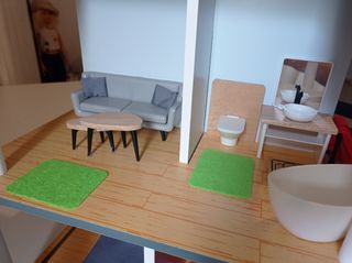 Casa de muñecas de madera