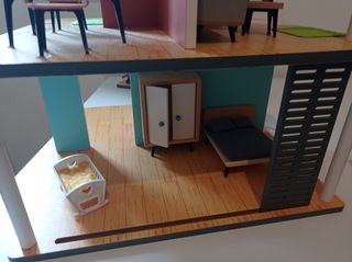 Casa de muñecas de madera