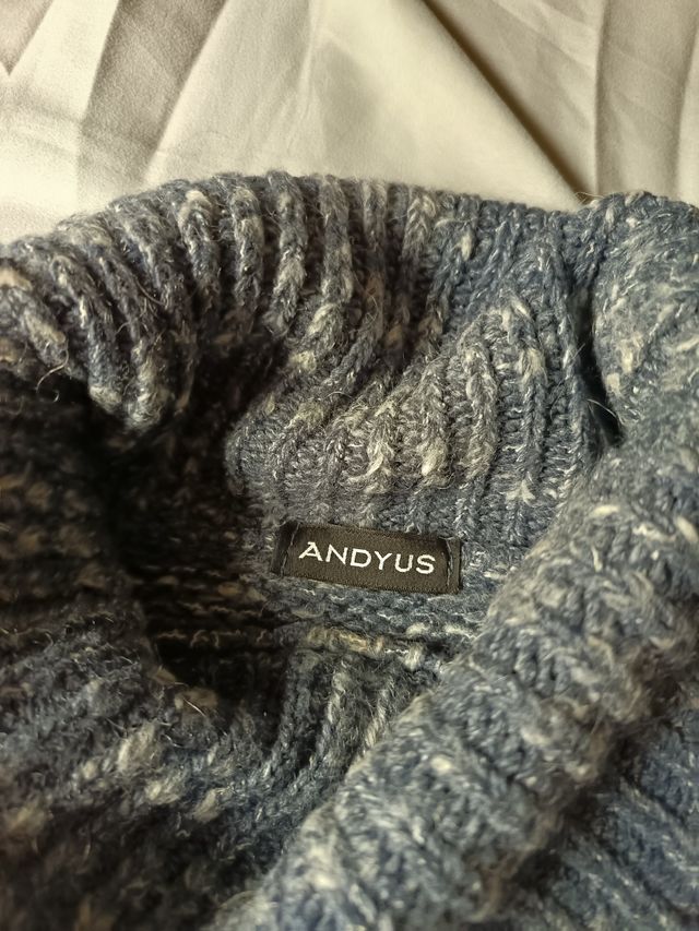 Jersey chica cuello alto azul 