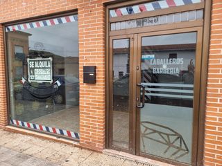 Alquilo local comercial, calle principal, 49 m2