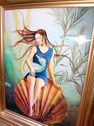 Quadro surrealista Donna seduta in mare