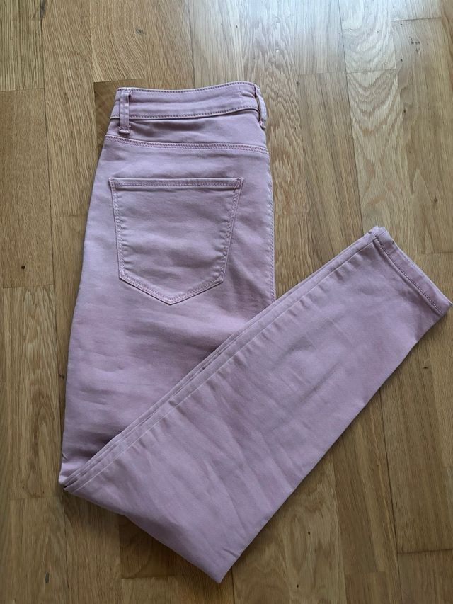 Pantalon pitillo rosa