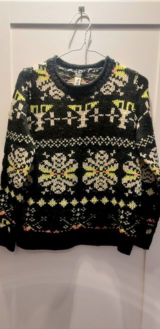 Jersey negro con detalles fluor