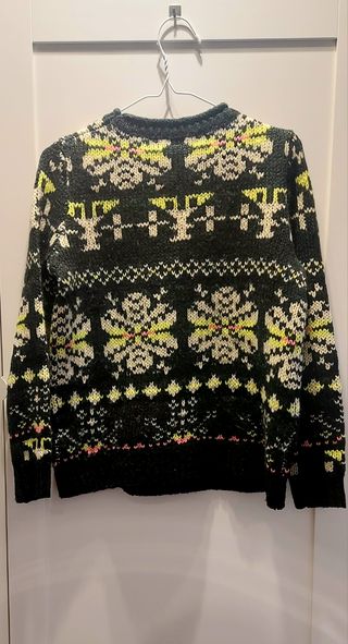 Jersey negro con detalles fluor