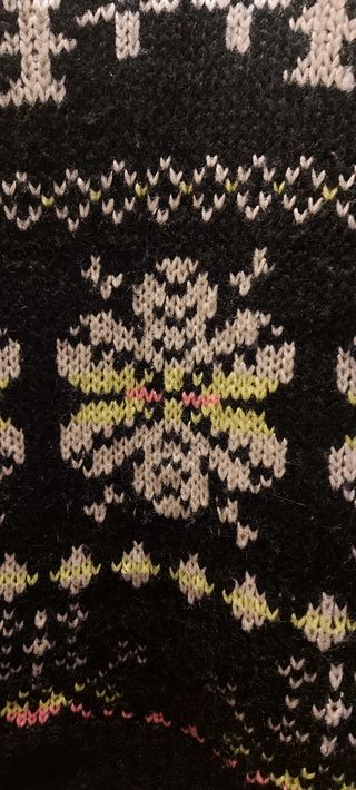 Jersey negro con detalles fluor