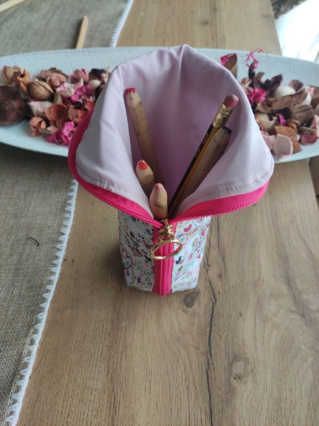 Estuche de lápices para el escritorio