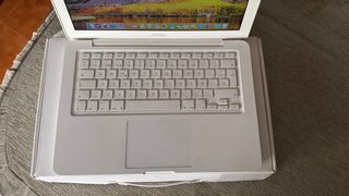 Macbook blanco 2009 A1342