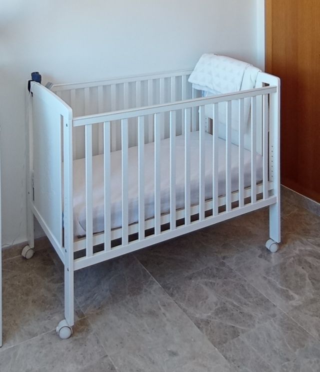 Culla per bambini adatta alla stuoia con REGALO