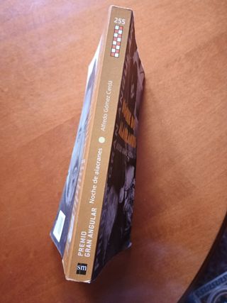 Libro lectura eso Noche de alacranes