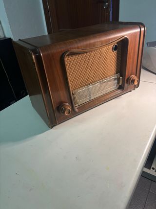 Radio antigua de valvulas 