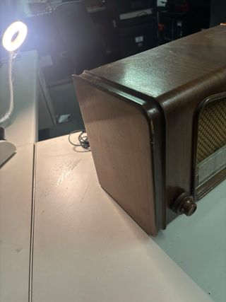 Radio antigua de valvulas 