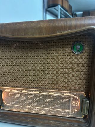 Radio antigua de valvulas 
