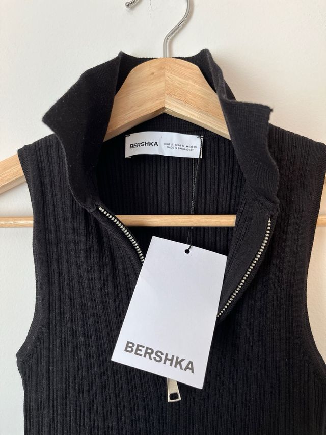 Top sin mangas de Bershka