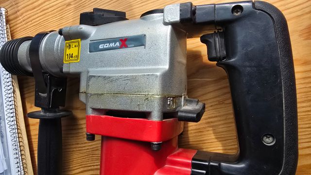 Taladro rotativo marca COMAX pro; mod. CRH1100CB