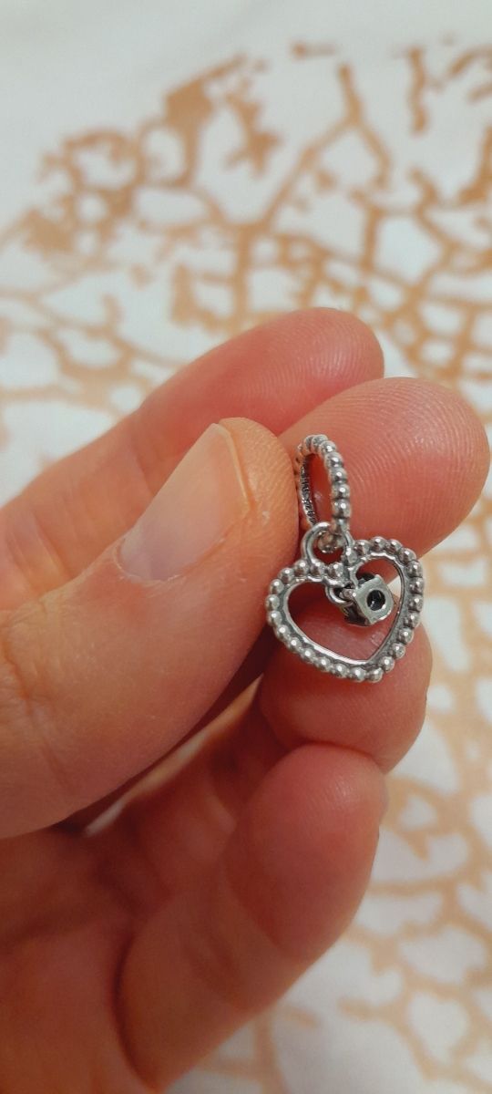 Pandora charm corazón verde