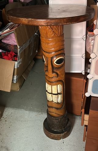 Mesa tiki madera maciza - decoración bar temática