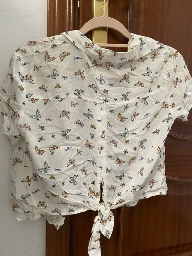 Camisa de mariposas