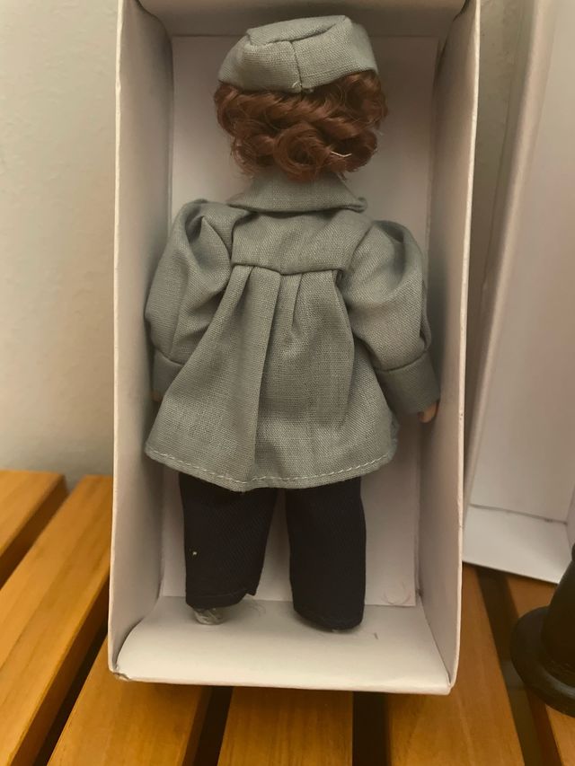 Bambola in porcellana Serena collezione Victorian Dolls