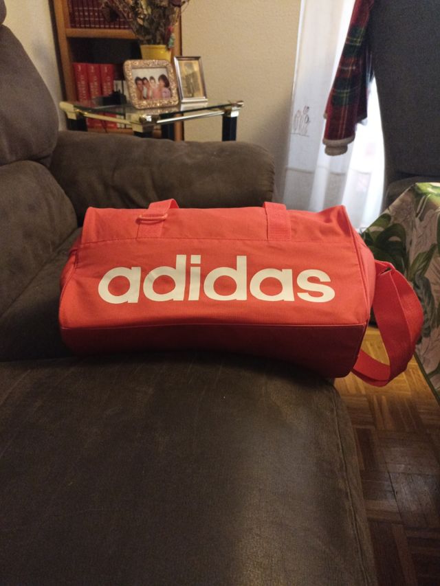 Bolsa Adidas con bolsillo lateral