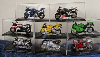 Modellismo Moto 1/24 in Teca n. 8 Pezzi