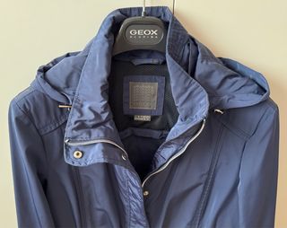 Gabardina Mujer Geox. Azul Marino. Talla 46.