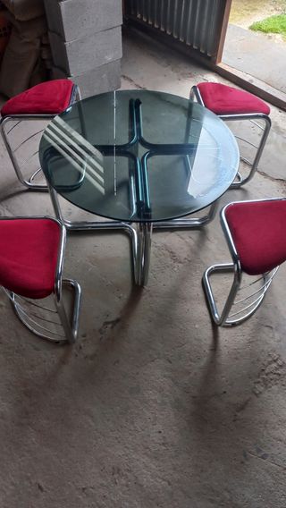 Tavolo in acciaio inox con 4 sedie