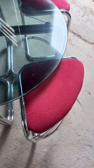 Tavolo in acciaio inox con 4 sedie