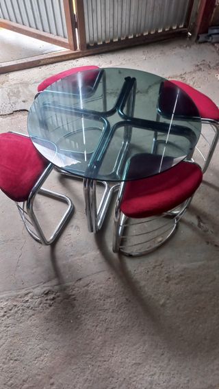 Tavolo in acciaio inox con 4 sedie